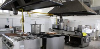 Zeci de candidați pentru două posturi la spital