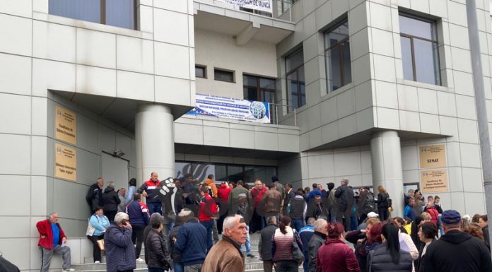 Angajatori și șomeri, față în față la Târgu Jiu: Bursa locurilor de muncă