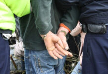 Ieșean reținut după ce a forțat ușa unei case de schimb valutar din Târgu-Jiu