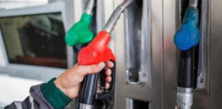 Șofer acuzat că a alimentat alte mașini, cu carburant de peste 10.000 lei, folosind cardul firmei la care este angajat