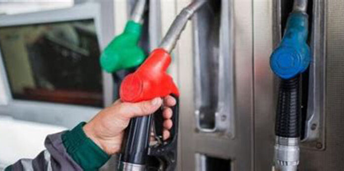 Șofer acuzat că a alimentat alte mașini, cu carburant de peste 10.000 lei, folosind cardul firmei la care este angajat