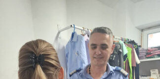 Gest de omenie făcut de o inspectoare a AJFP Gorj și un jandarm, după ce o femeie și-a uitat portofelul în magazinul Finanțelor