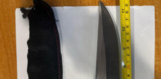 Prins cu cuțitul la brâu, în centrul orașului