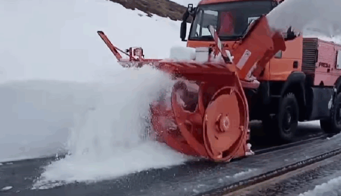 Deszăpezire pe Transalpina