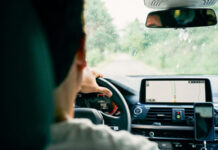 Tânăr fără permis, cu mașina în șanț