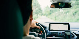 Tânăr fără permis, cu mașina în șanț