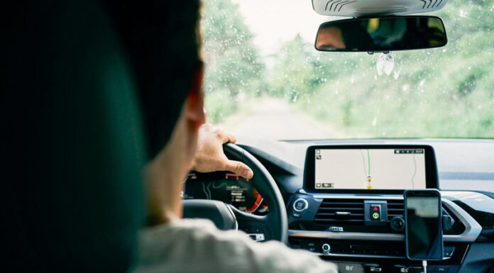 Tânăr fără permis, cu mașina în șanț