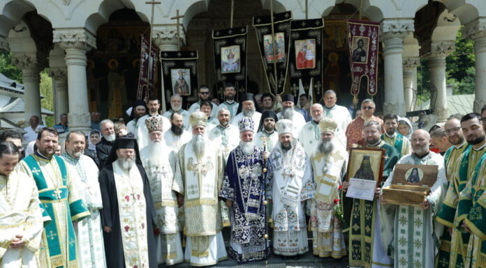 Sfânta Mănăstire Lainici l-a sărbătorit cu mare cinste arhierească pe Sf. Cuv. Irodion, ocrotitorul sfintei lavre! – ,,Nimic să nu vă clintească în credinţa voastră, indiferent dacă lucrurile nu sunt în lumea aceasta aşa cum ar trebui să fie! Păstraţi-vă credinţa, păstraţi-vă nădejdea”!