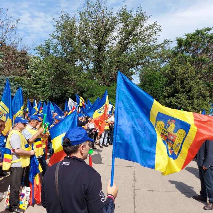 Ceferiștii ies în stradă