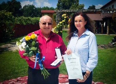 Un om, un cântec, o poveste: solistul vocal Ion Ghițulescu a fost decorat cu „Meritul Cultural” în grad de „Cavaler”