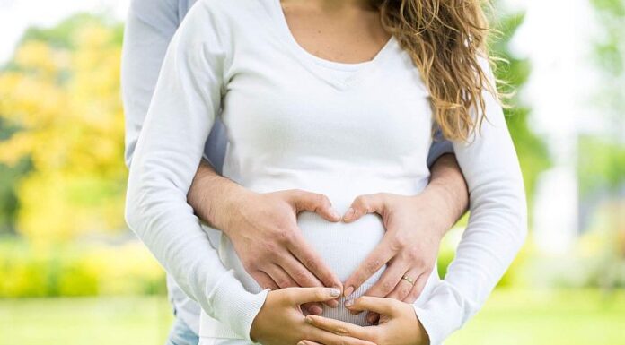 Europa se confruntă cu o criză a fertilității: tot mai multe cupluri apelează la FIV cu ovocite donate și maternitate surogat