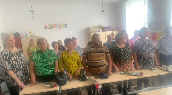 Întâlnire emoționantă: Absolvenții Școlii Generale din Motru Sec s-au reîntâlnit după o jumătate de secol