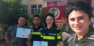 Polițiștii donează sânge pentru a salva viața unei tinere de 23 de ani