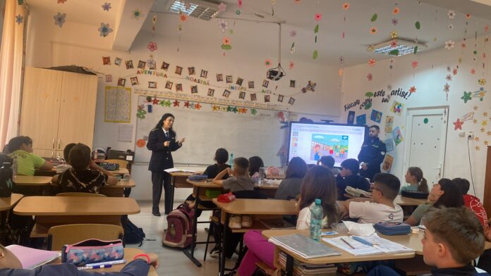 Polițiști de penitenciare, alături de elevii din Târgu Jiu pentru prevenirea violenței școlare