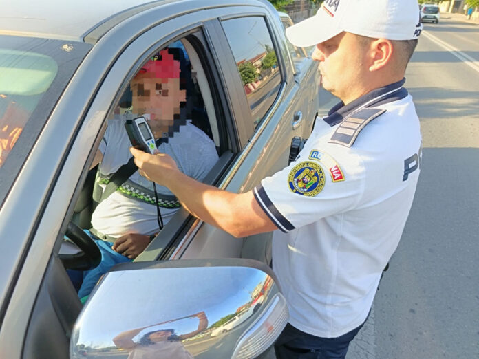 VIDEO: Mii de șoferi din Gorj, testați cu aparatele etilotest și DrugTest pe drumurile naționale din județ