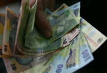 Tânără de 18 ani, acuzată că i-a furat banii bunicii