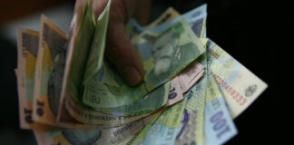 Tânără de 18 ani, acuzată că i-a furat banii bunicii