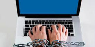 Bărbatul care și-a amenințat vecinii pe internet, eliberat