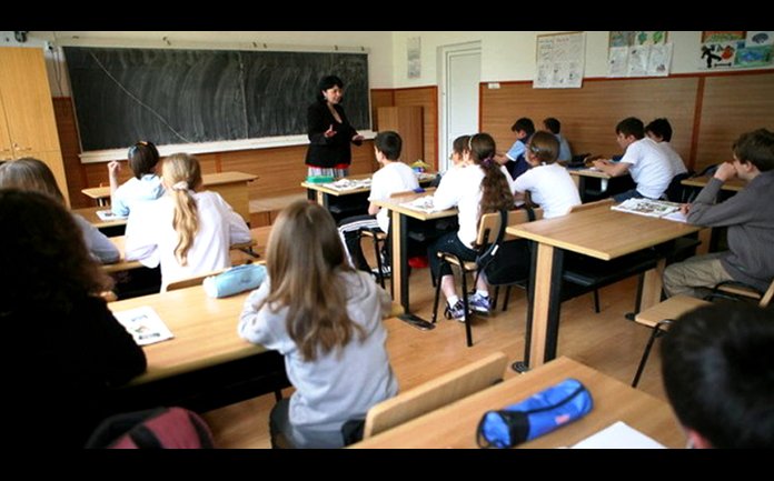 USR vrea să taie bursele școlare!