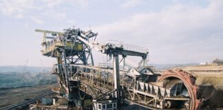 CEO dă 2,5 milioane de lei pentru închirierea autovehiculelor industriale cu șofer