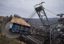 Surpare de pământ în Cariera Roșia! Utilajele, în pericol!