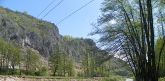 Drumuri prin Ţara Jiului de Sus – Complexul carstic Cheile Galbenului – Peştera Muierilor, un obiectiv de excepţie pe plaiul gorjean