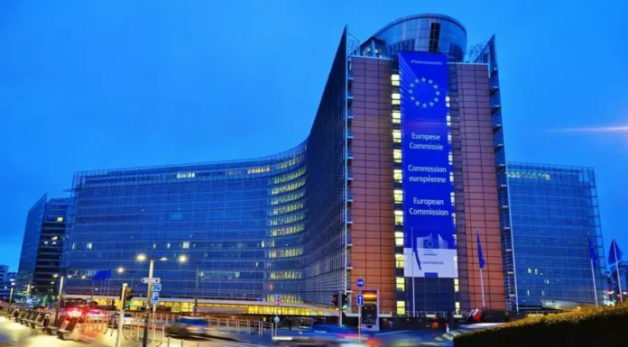 Comisia Europeană decide azi dacă taie banii pentru România