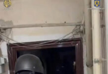 Trei adolescenți reținuți după percheziții