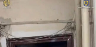 Trei adolescenți reținuți după percheziții