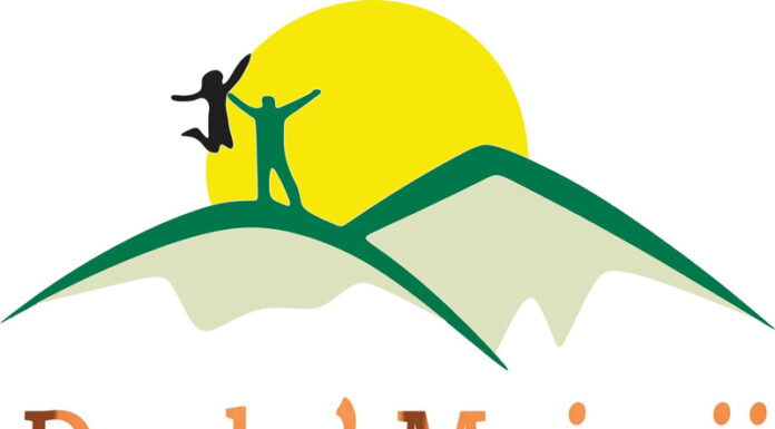 Pe jos, peste 100 de km! Zeci de fete pornesc pe urmele legendei de pe Dealul Muierii