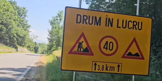 Polovragi, drum în lucru. Circulație pe un sens