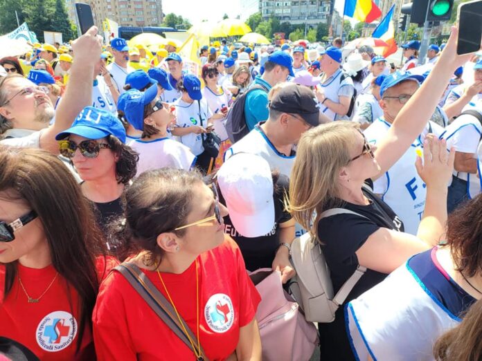 Sindicatele din Educație vor protesta luni în fața Parlamentului