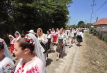 Tradiția prinde viață la Hobița. Peste 130 de meșteri populari participă la Festivalul RomânIA Autentică