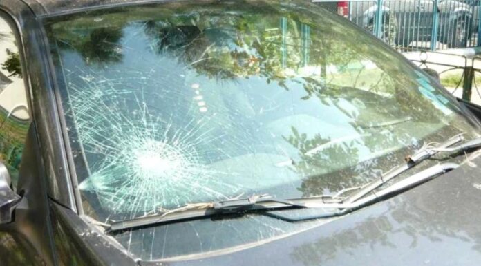 Răzbunare cu parbriz spart și amenințări pe Facebook