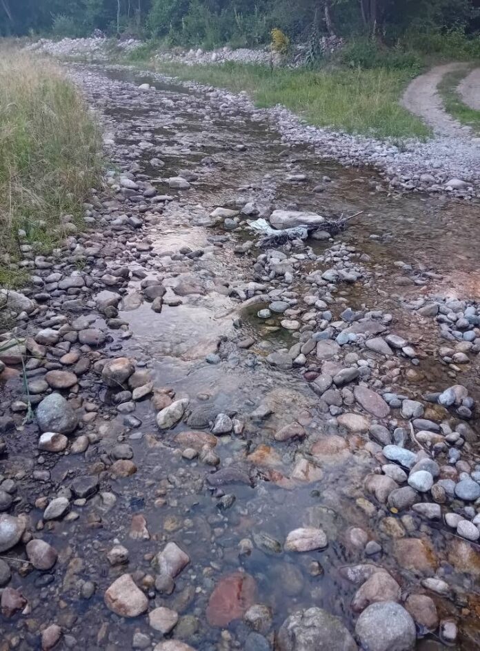 Localnicii din Bumbești Pițic nu mai au apă. Acuze