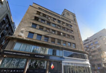 EXCLUSIV: CEO trage obloanele la ,,cuibușorul de piloși” din București!