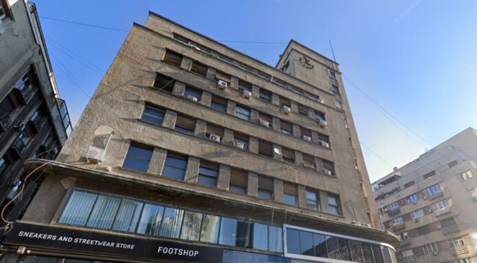 EXCLUSIV: CEO trage obloanele la ,,cuibușorul de piloși” din București!