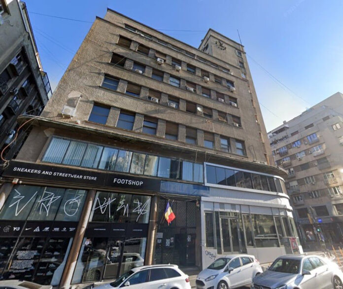 EXCLUSIV: CEO trage obloanele la ,,cuibușorul de piloși” din București!
