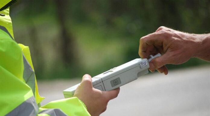 Șofer din Gorj, care mirosea a alcool, prins în Dolj în timp ce conducea o mașină cu permisul suspendat