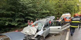 Accident în Defileul Jiului, soldat cu șapte răniți, după ce un autoturism a intrat pe contrasens