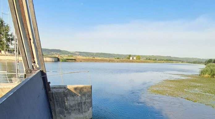 Lucrări la Barajul Ișalnița pentru menținerea debitului de apă necesară consumatorilor