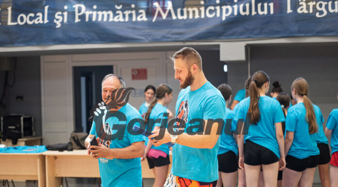 Directorul Academiei Române de Baschet, alături de antrenorii gorjeni la Târgu Jiu