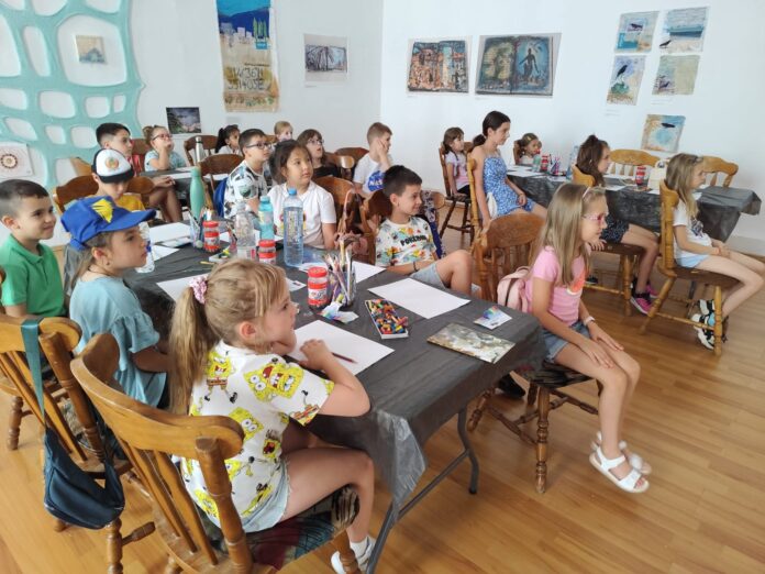 Povești, ilustrații și istorie, la atelierul de creație de la Muzeul Județean Gorj