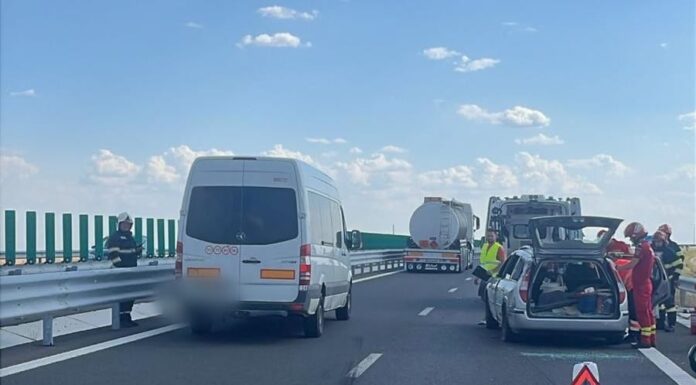 FOTO: Șofer de tir din Târgu-Cărbunești, implicat într-un accident în județul Olt