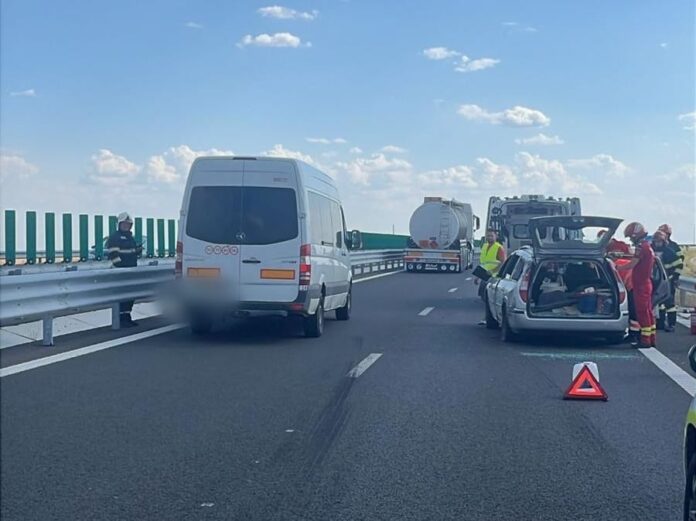 FOTO: Șofer de tir din Târgu-Cărbunești, implicat într-un accident în județul Olt