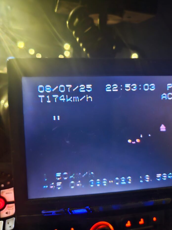 FOTO: Șofer prins conducând o mașină cu 174 km/h