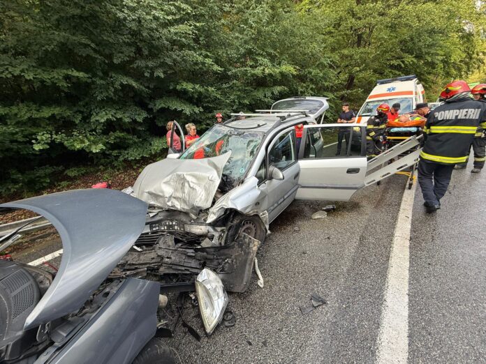 FOTO: Șapte victime în urma accidentului de pe Defileul Jiului