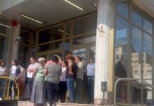 Salariații de la Finanțele Gorj au ieșit în stradă