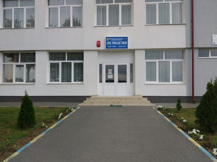 O profesoară reclamă nereguli la liceul din Turceni. Ministerul intervine, ISJ Gorj se eschivează!