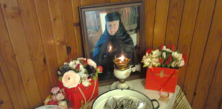 Parastasul vrednicei de pomenire, Maica Stareţă Marina Gligor Stavrofora – Avea vorba aceasta directă: ,,Lasă, dragă, că se rezolvă, nu te îngrijora! Te ajută Dumnezeu şi rezolvi problema”! Era o credincioasă care înţelegea puterea rugăciunii!